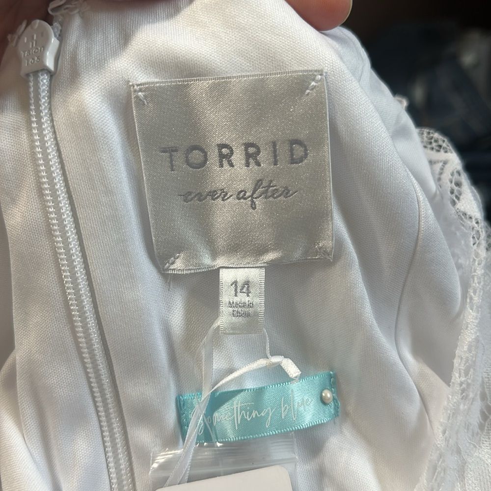 TORRID 14 White Lace Off Shoulder A-Line Wedding Dress NWT - Picture 11 of 12